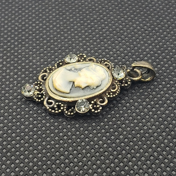 Cameo Lady Sillouette Pendant with Filligree Border Rhinestones on Bail - Picture 4 of 6